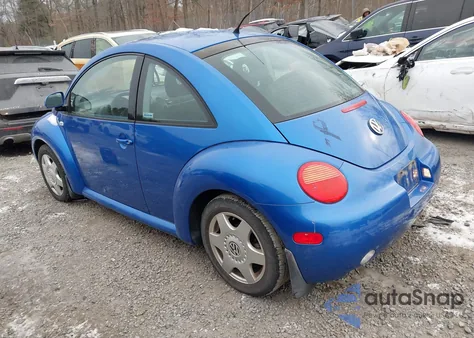 2000 Volkswagen New Beetle Gls 1.8L Turbo from USA, damaged, VIN 3VWCD21C3YM484127